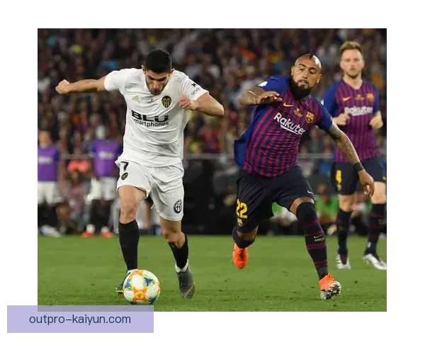 西甲防守布局呈现复杂多变趋势，球队战术调整频繁引人关注